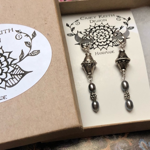 Greyblue pearl and nugget Leverback earrings - Picture 8 of 8